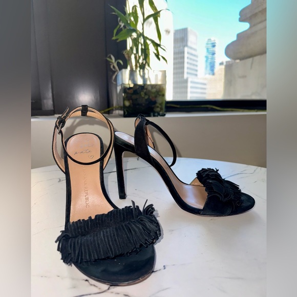 BANANA REPUBLIC Honey Fringe Sandal Black Size 6.5. - Picture 4 of 7